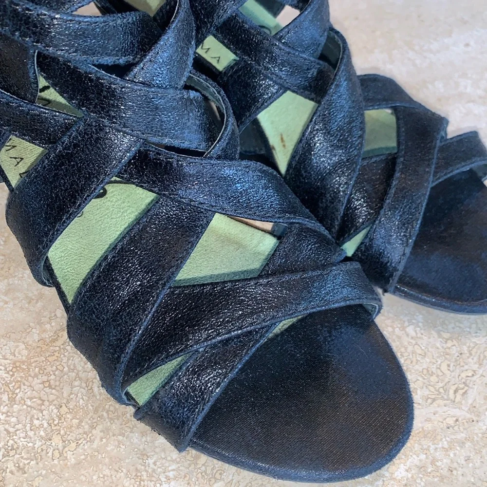 BLOWFISH black strappy leather wedge sandals, textured, back zip, 2” heel. 9 - Picture 7 of 17